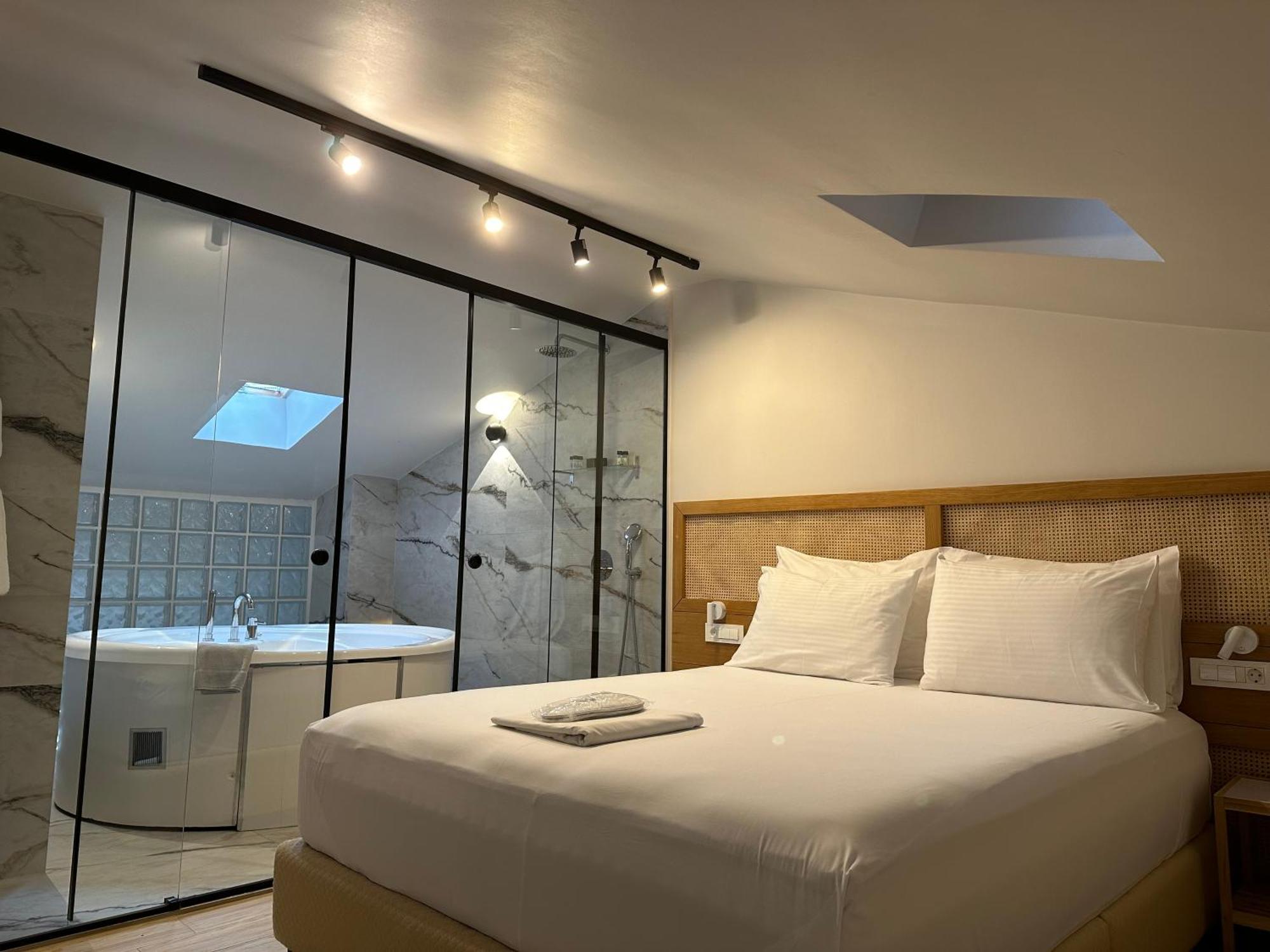 Belle Athenes - Luxury Rooms At Monastiraki Railway Station المظهر الخارجي الصورة